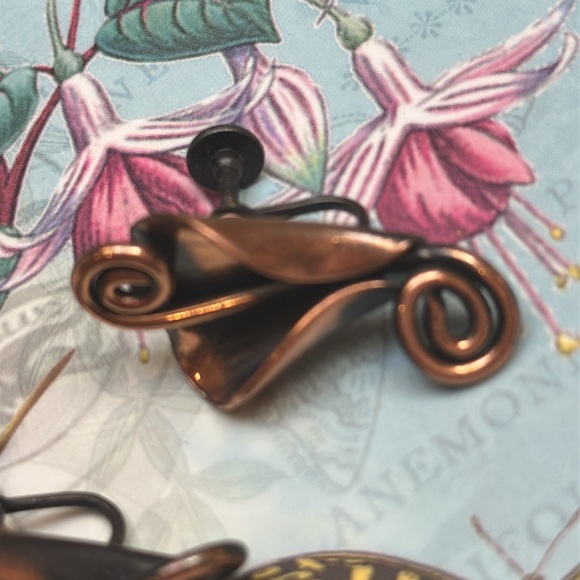 Vintage Artisan Copper Calla Lily Screw Back Earrings - 1 1/4” - Picture 2 of 5